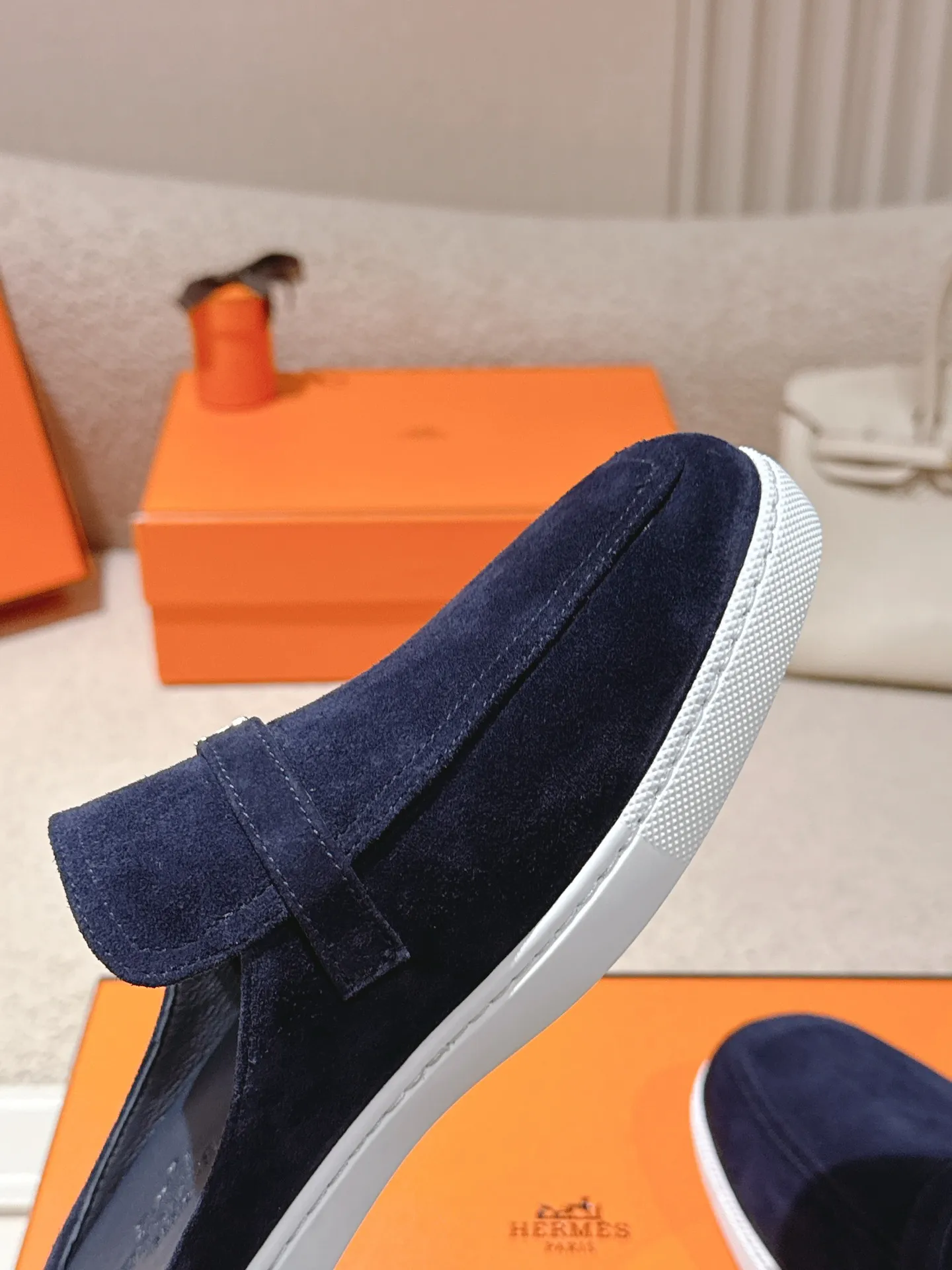 Men's men's shoes 💰560💰 Hermes 25ss new autumn and winter loafers, British retro design, classic and durable! Original reverse mold last, the ultimate 1:1 shape. Fabric: Cow suede/calfskin Lining: Imported sheepskin lining Outsole: Open-molded rubber sole Size: 35-45